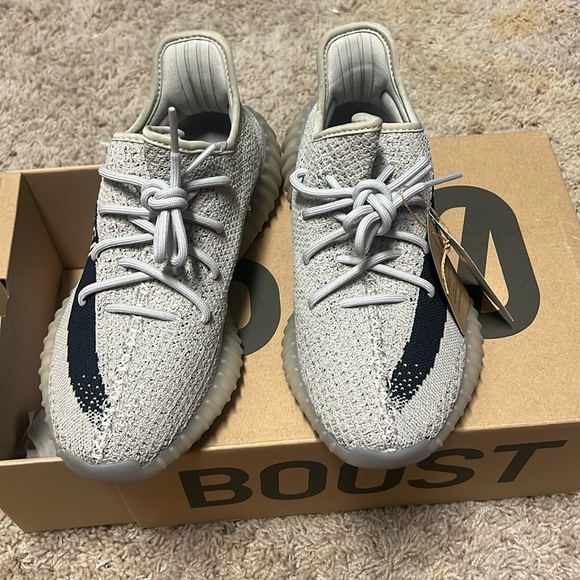 Authentic Yeezy 350 v2 - Picture 2 of 5